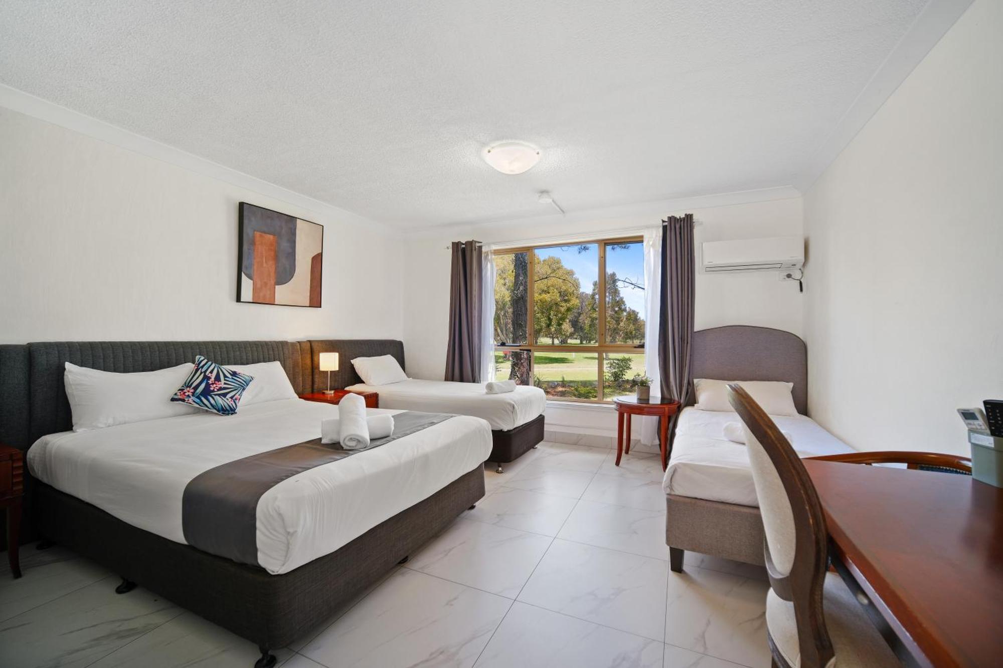 Golf Place Inn Wollongong Primbee Экстерьер фото