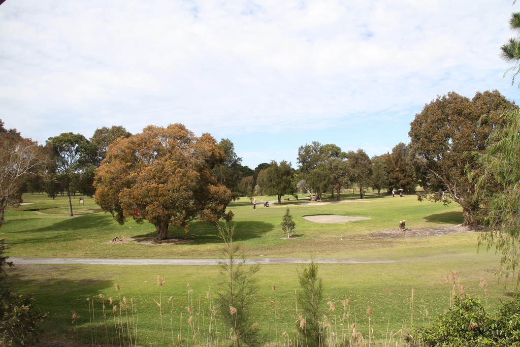 Golf Place Inn Wollongong Primbee Экстерьер фото